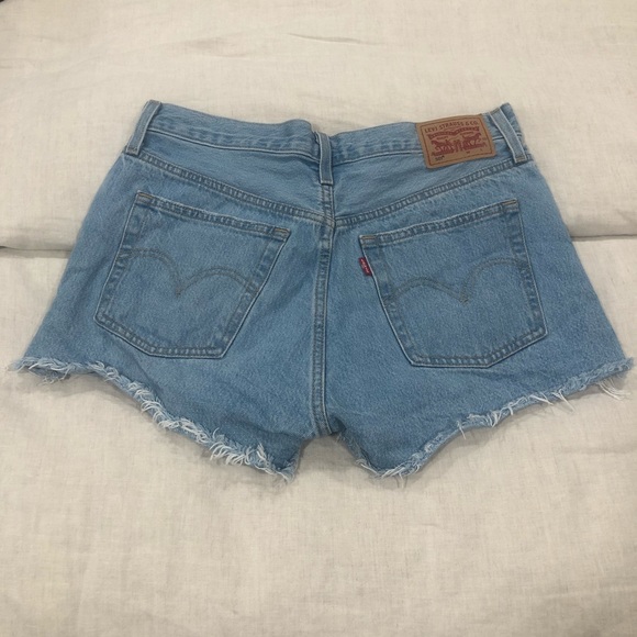 Levi’s 501 Jean Shorts - Picture 3 of 6